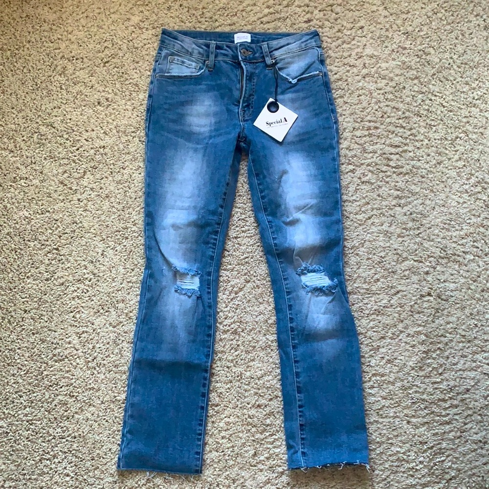 Vici BNWT Mid Rise Distressed Denim Jeans size 5